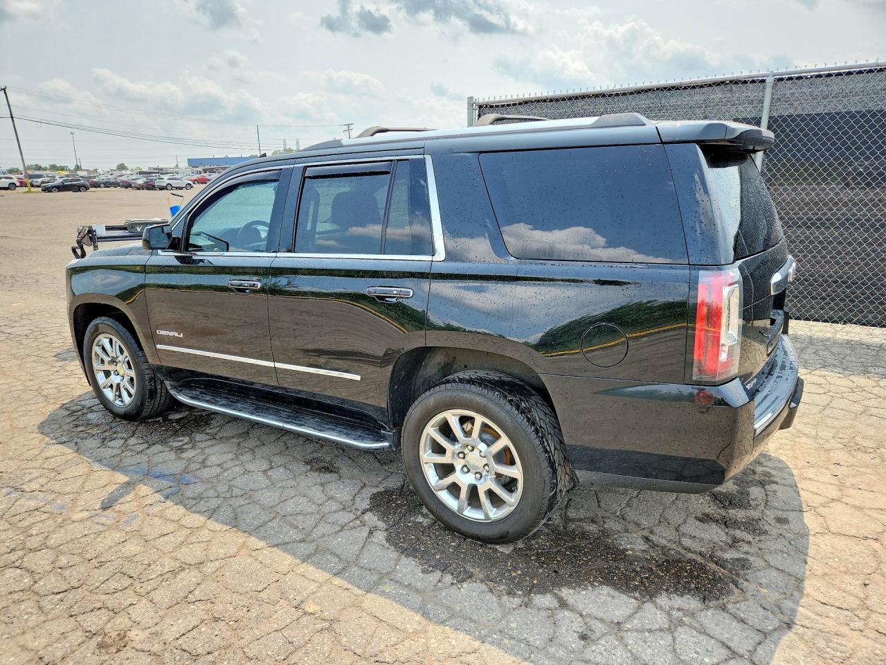 2015 GMC Yukon Denali - Фото 2