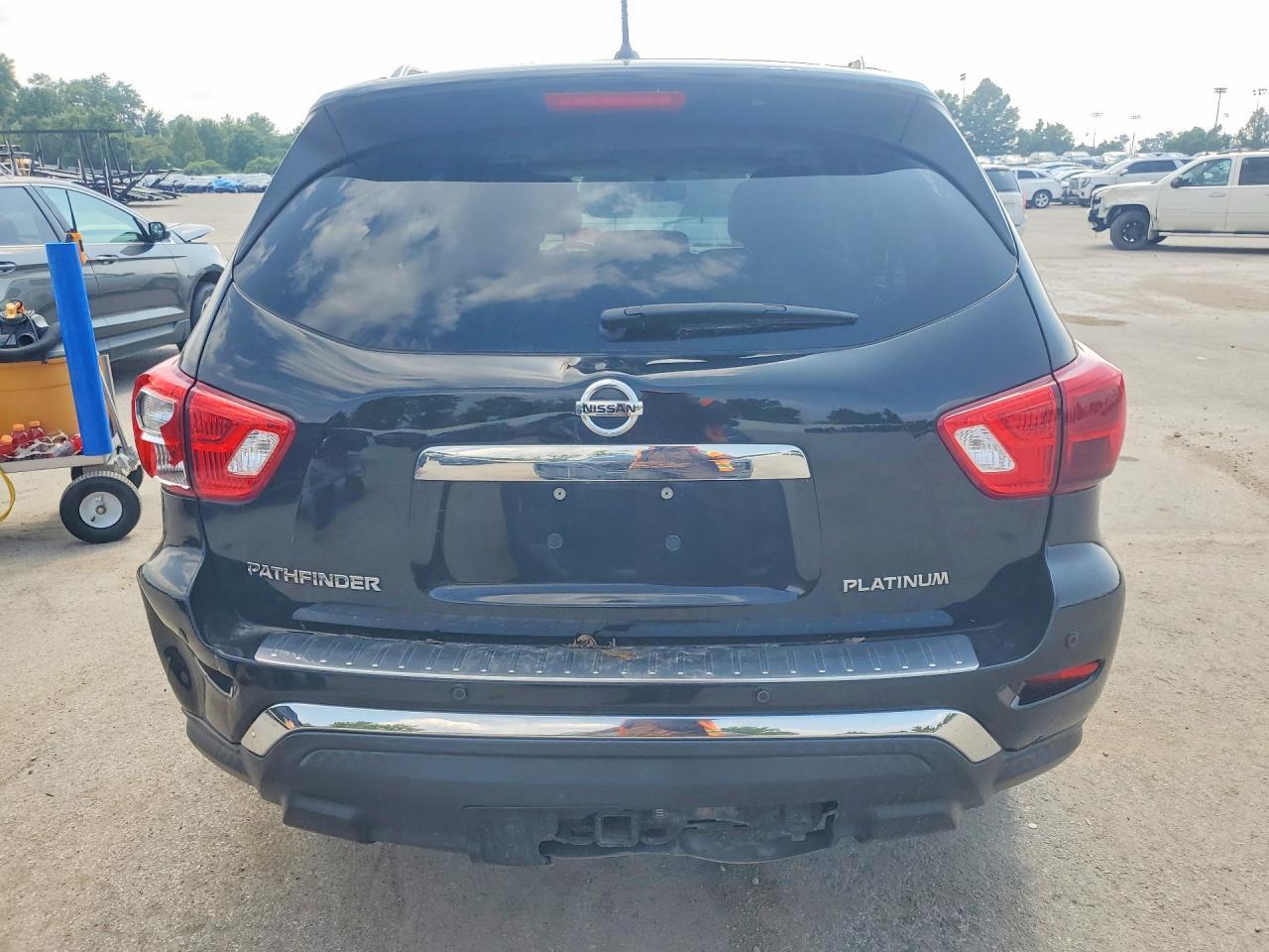 2017 Nissan Pathfinder Platinum - Image 6