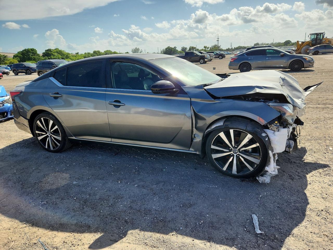 2021 Nissan Altima Sr - Фото 4