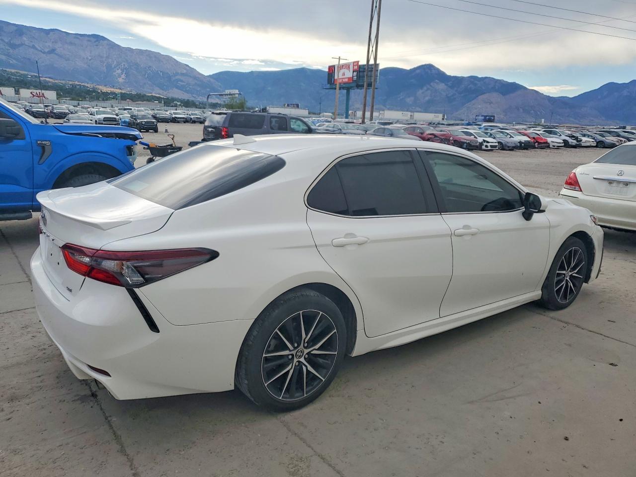 2021 Toyota Camry Se - Image 3