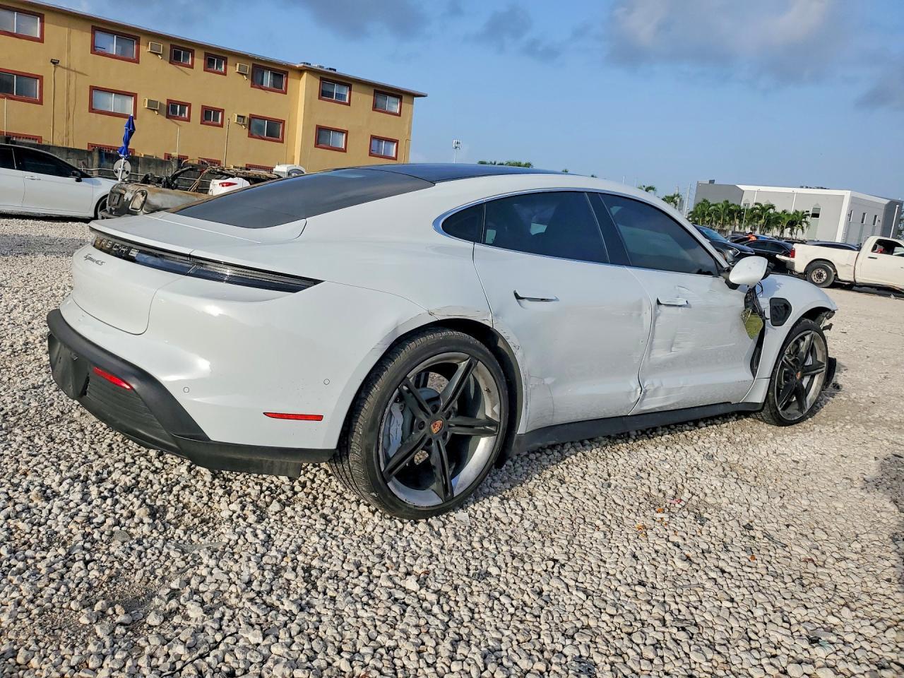 2020 Porsche Taycan 4S - Фото 3