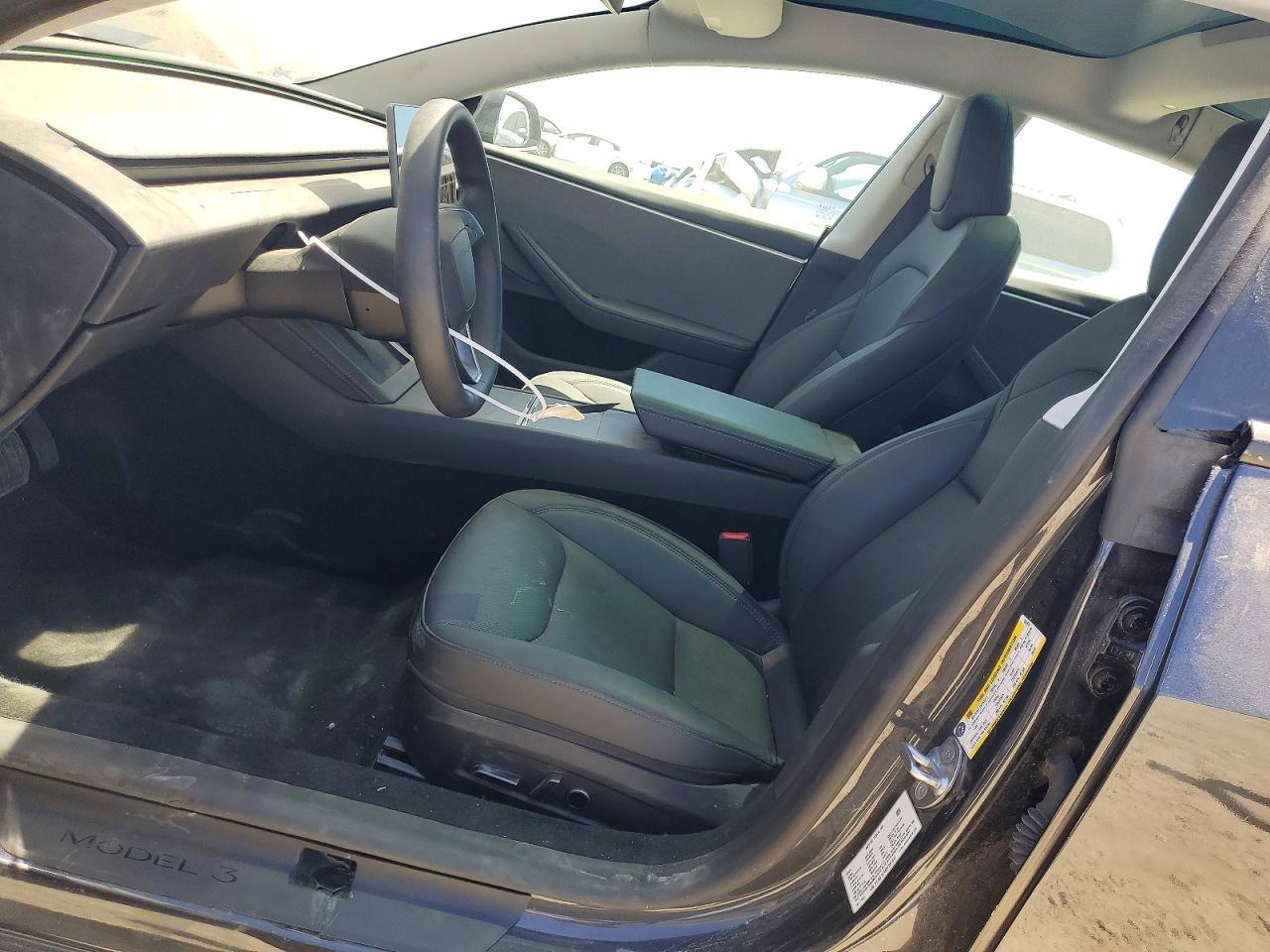 2025 Tesla Model 3 - Image 7