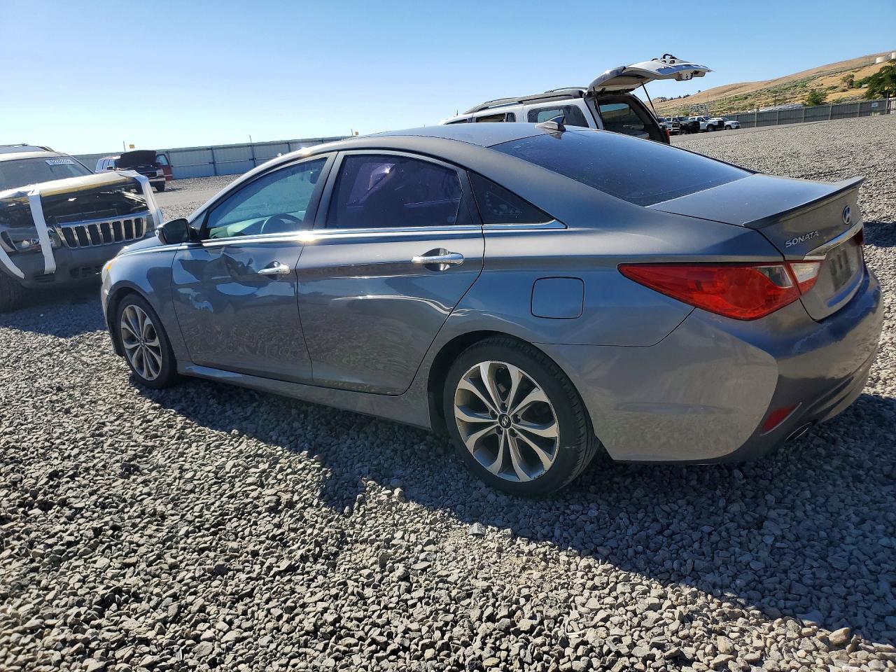 2014 Hyundai Sonata - Image 2