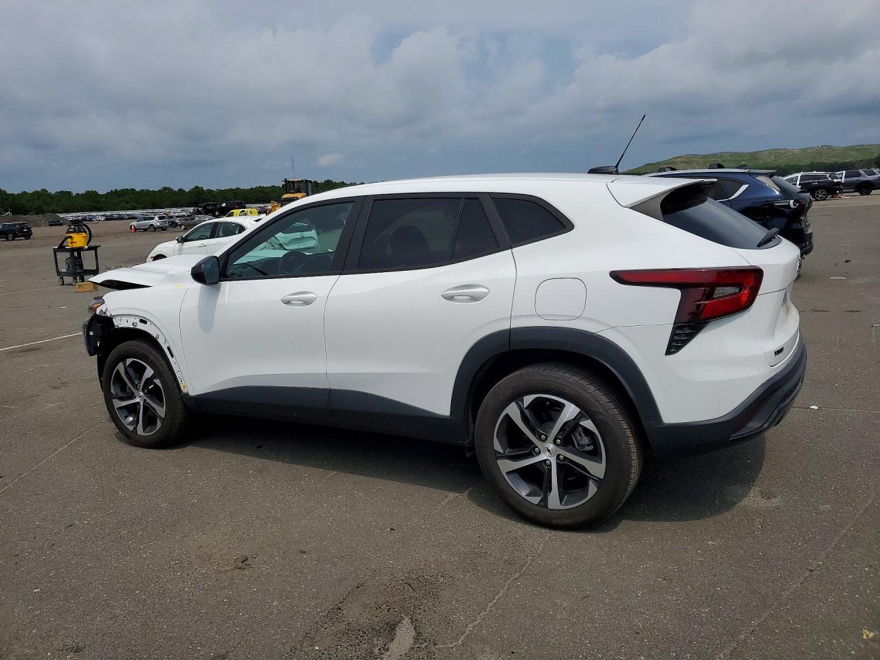 2024 Chevrolet Trax 1Rs - Фото 2