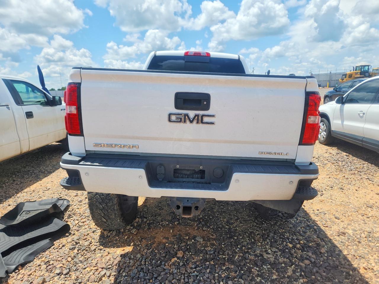 2016 GMC Sierra K2500 Denali - Image 6