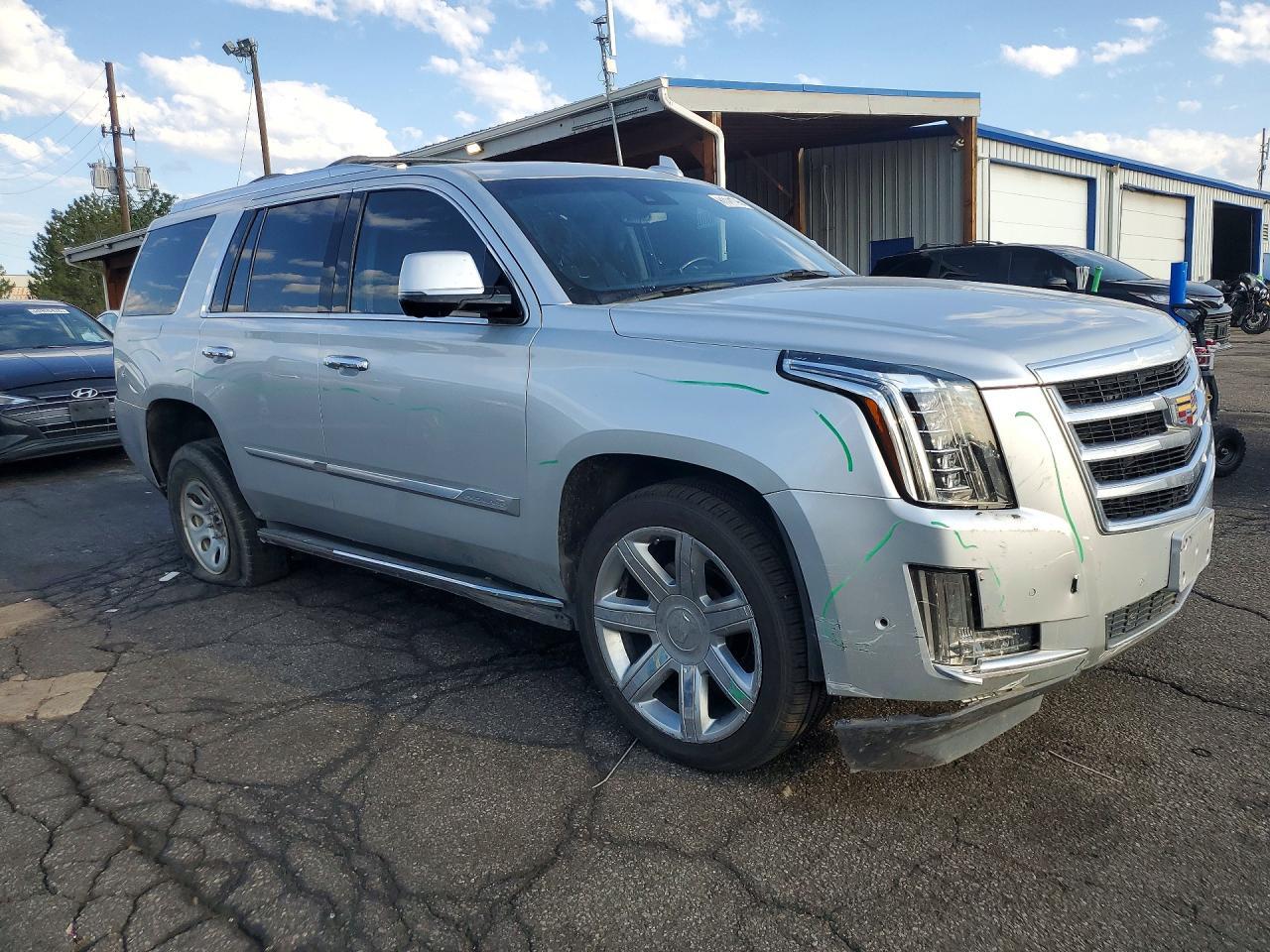 2018 Cadillac Escalade Luxury - Image 4