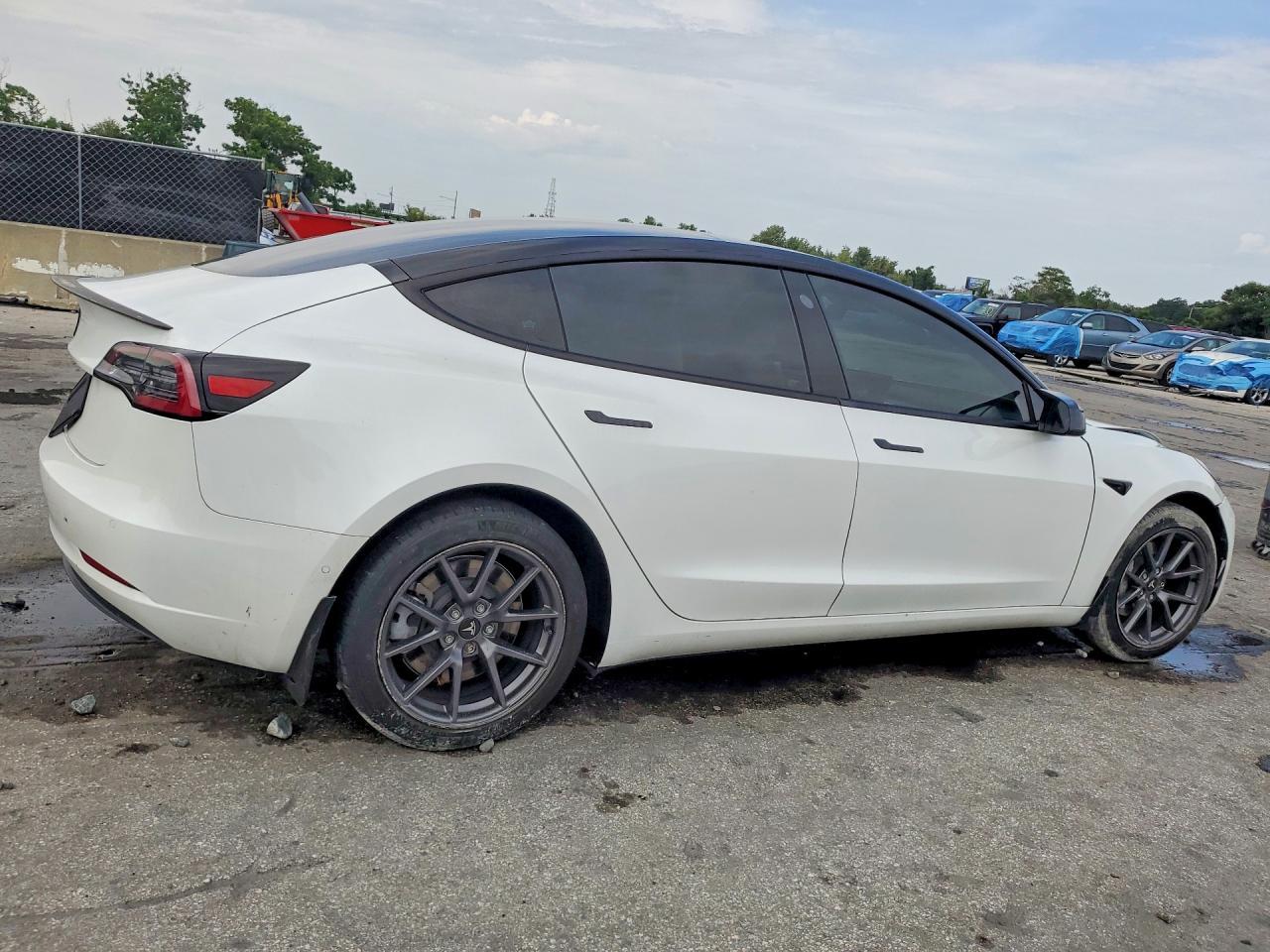 2021 Tesla Model 3 - Фото 3