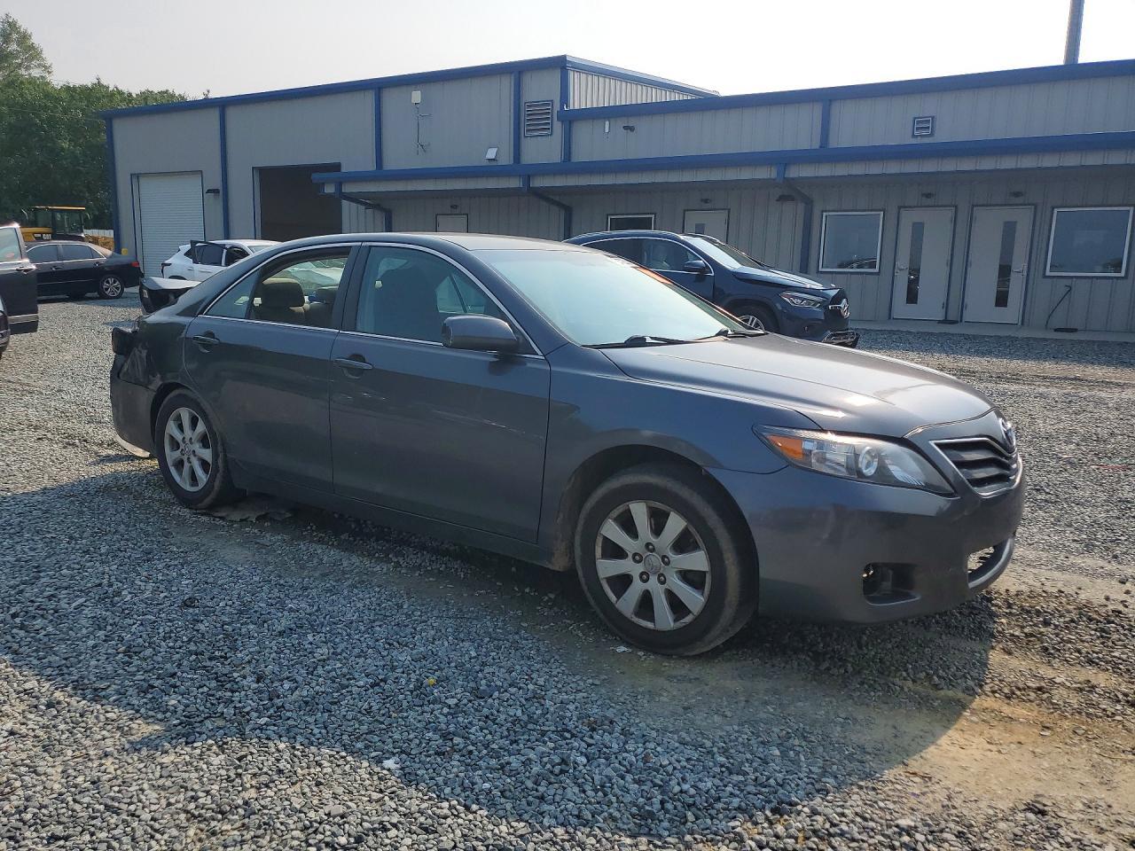 2011 Toyota Camry Le - Image 4