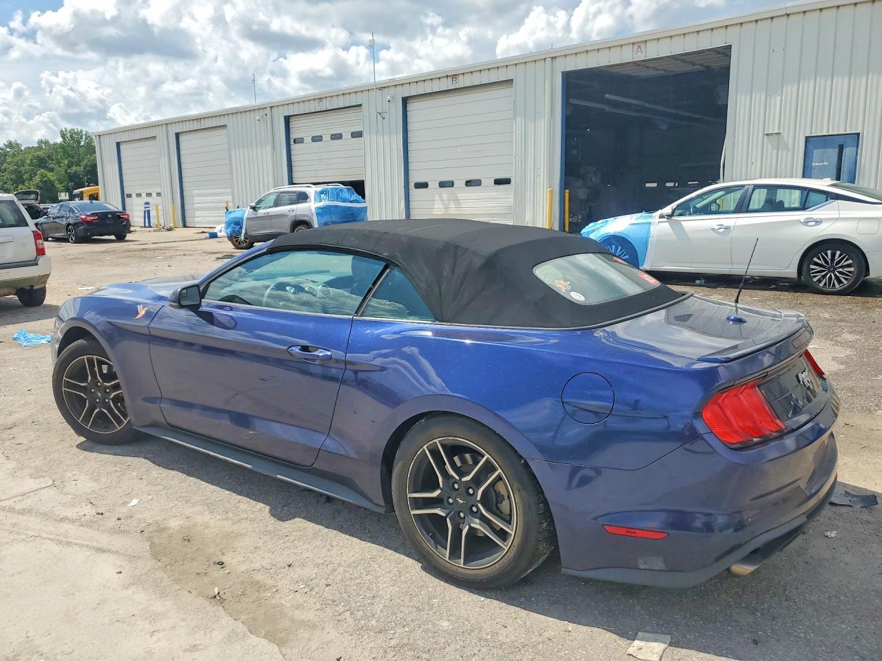 2020 Ford Mustang - Фото 2