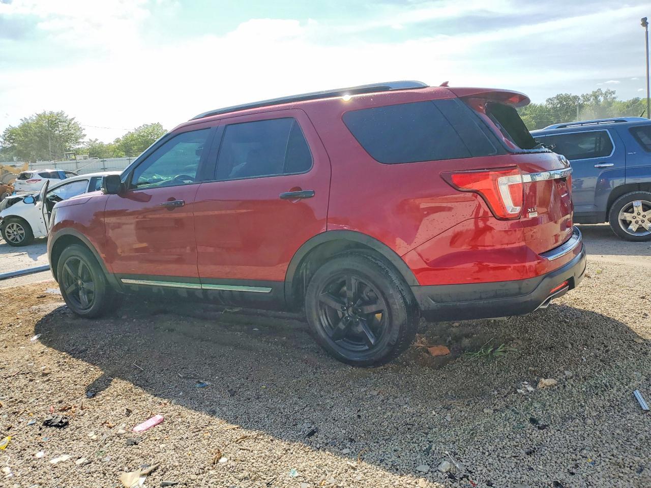 2018 Ford Explorer Xlt - Фото 2