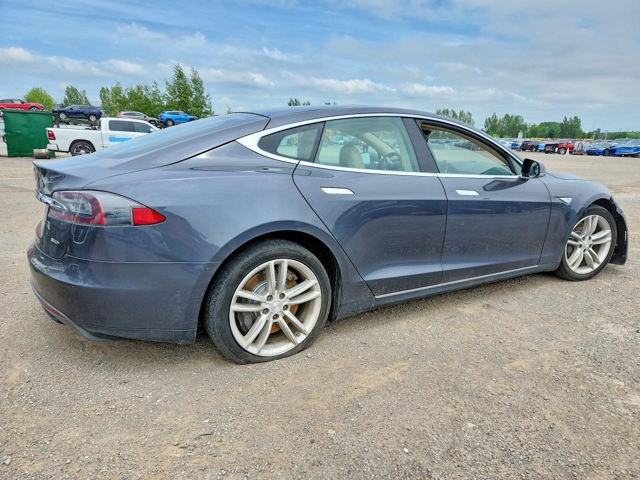 2015 Tesla Model S 85D - Image 3