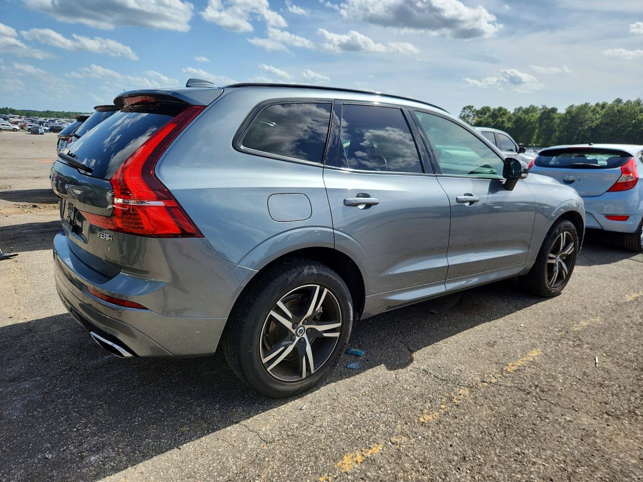 2020 Volvo Xc60 T8 R-Design - Image 3