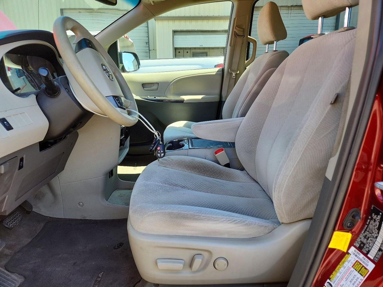 2013 Toyota Sienna Le - Фото 7