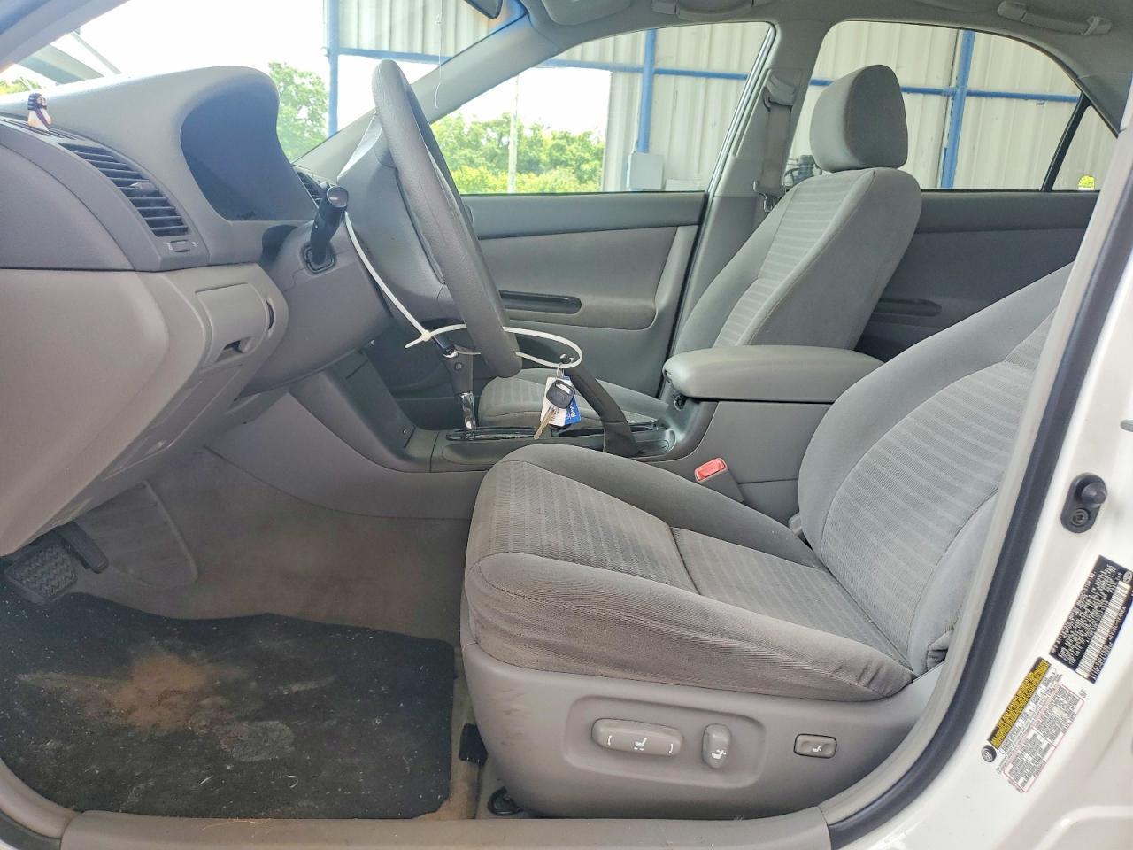 2005 Toyota Camry Le - Image 7