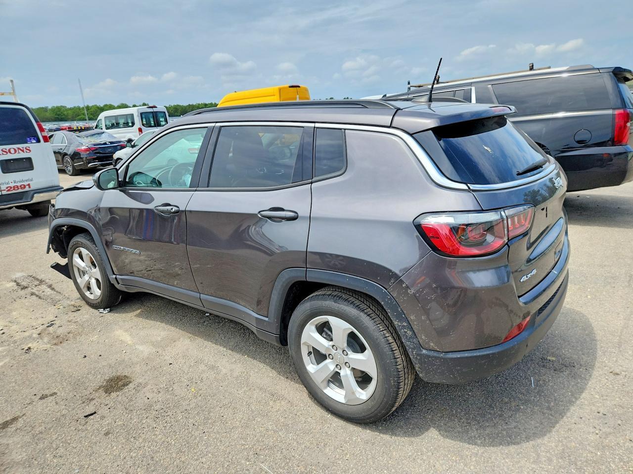 2021 Jeep Compass Latitude - Фото 2