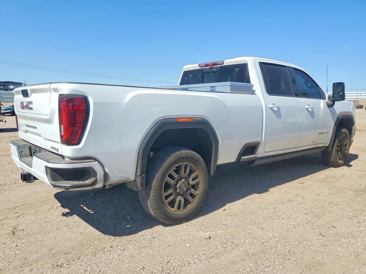 2023 GMC Sierra K2500 At4 - Фото 3