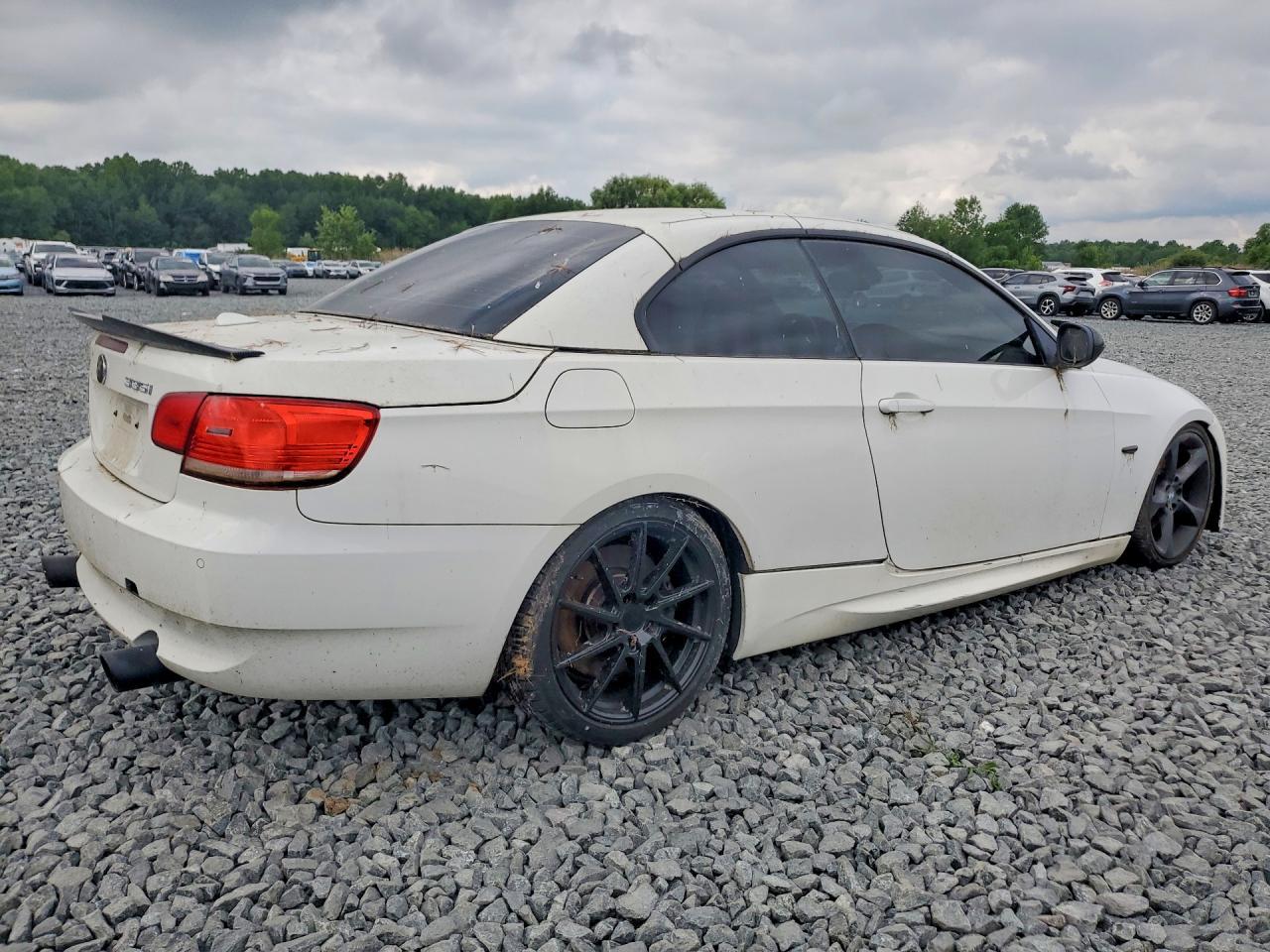 2010 BMW 335 I - Image 3