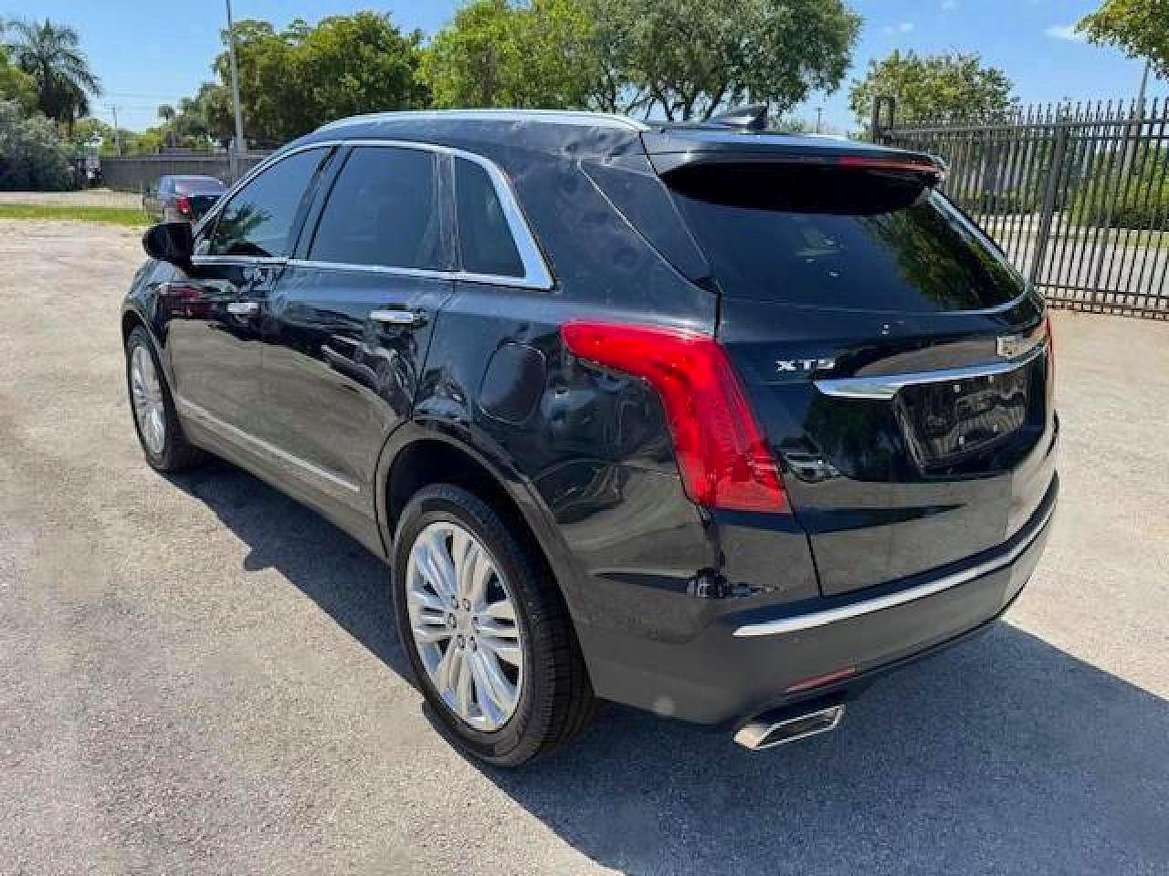 2018 Cadillac Xt5 Premium Luxury - Image 2