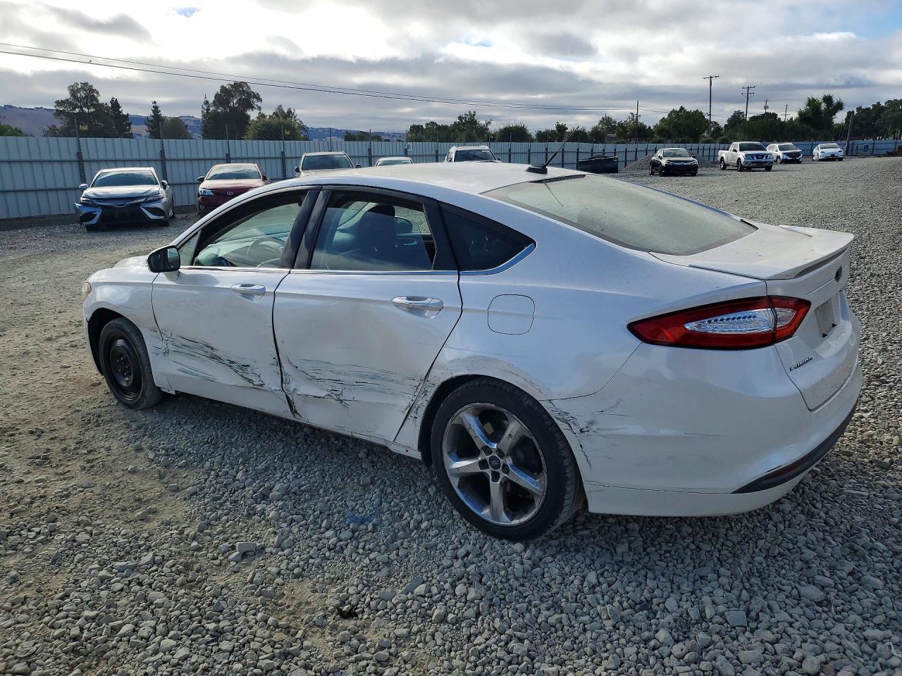 2014 Ford Fusion Se - Фото 2