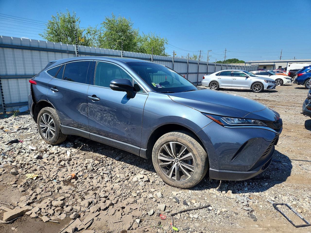 2022 Toyota Venza Le - Image 4