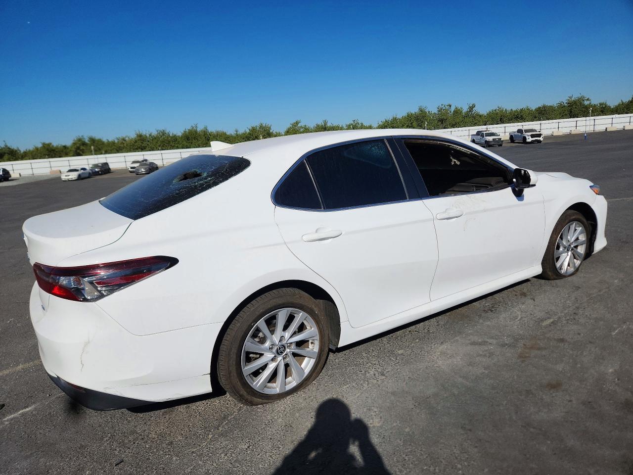 2024 Toyota Camry Le - Фото 3