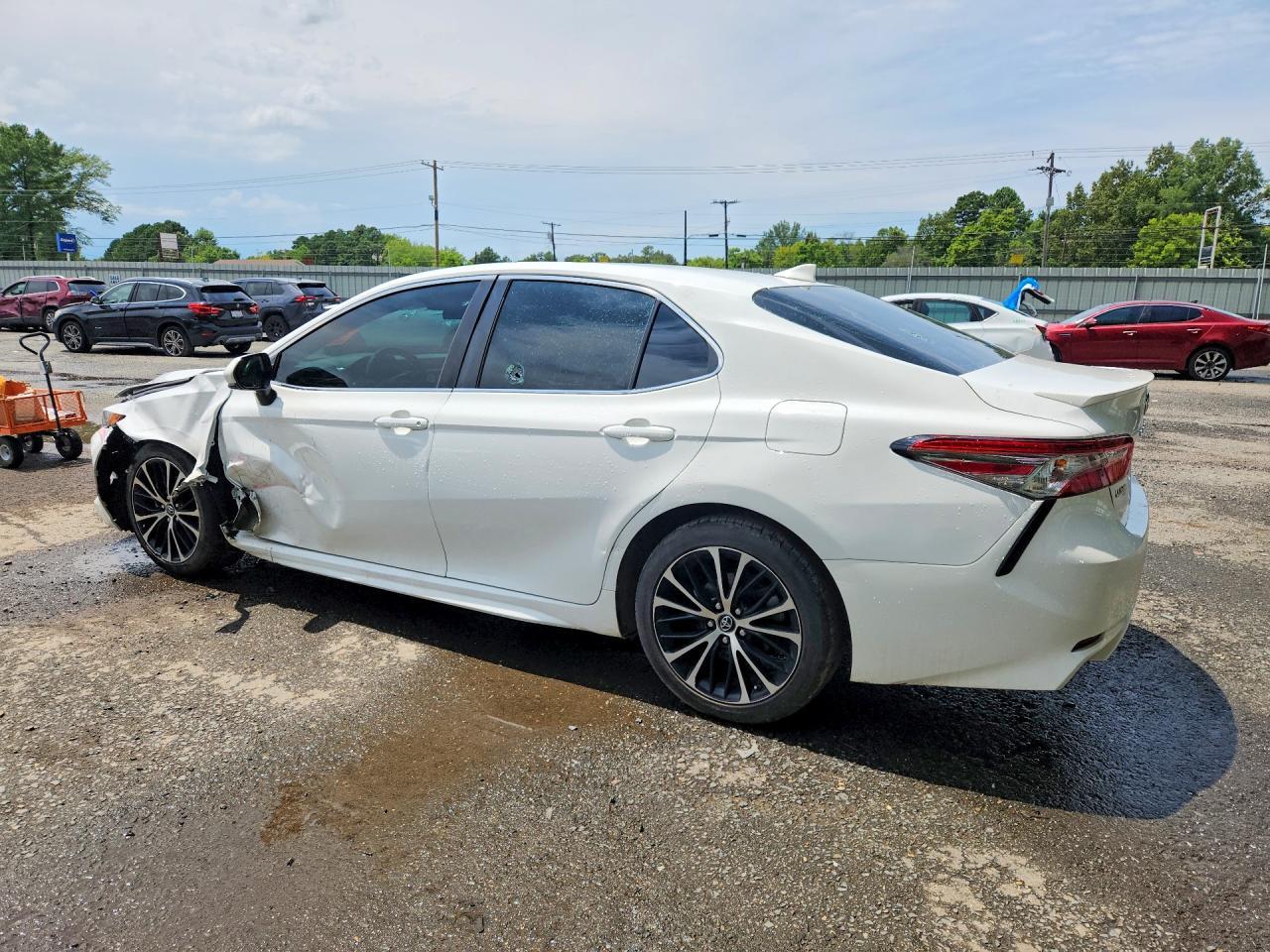 2019 Toyota Camry Se - Image 2