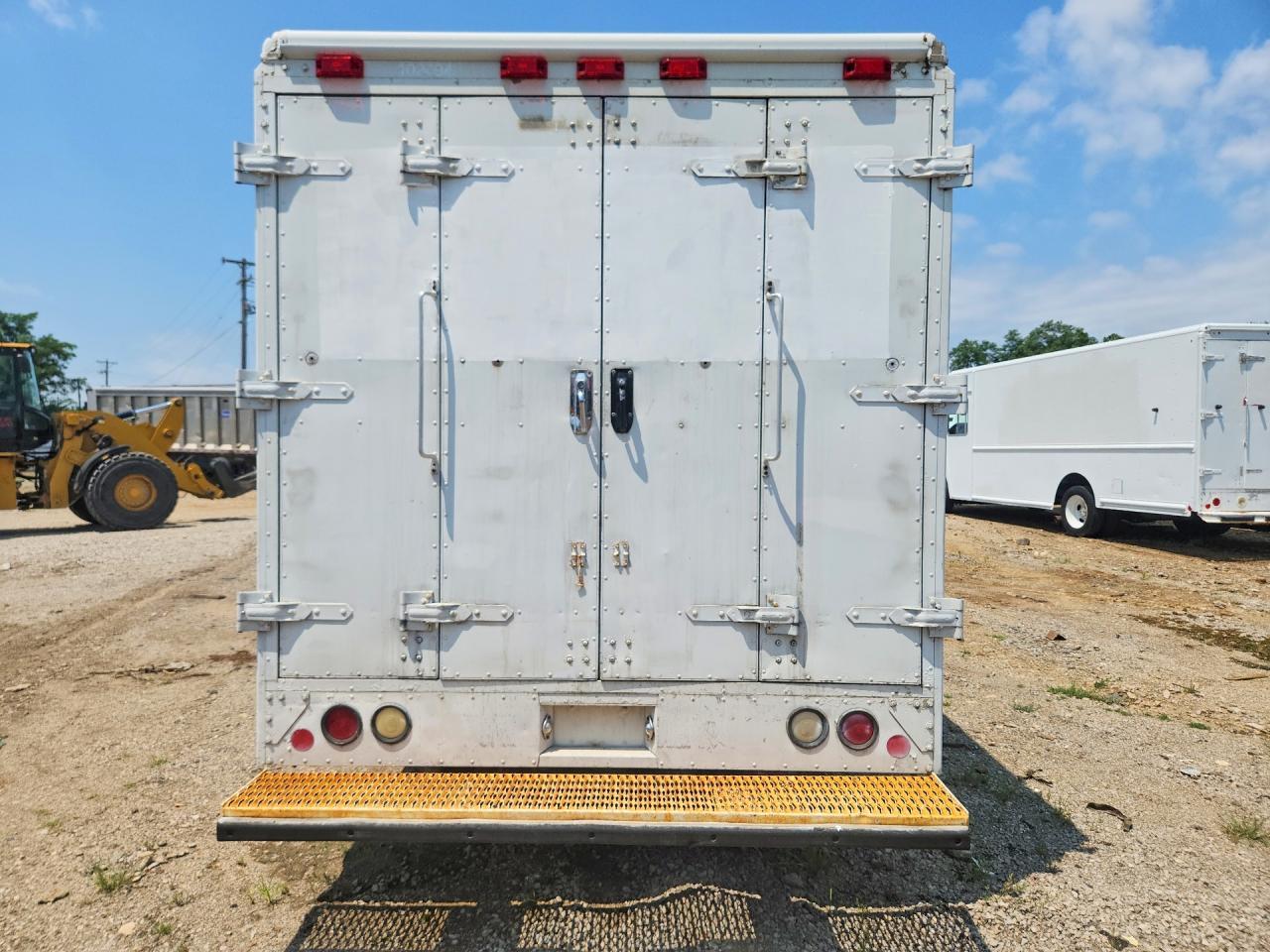 2000 Ford F-59 - Image 6