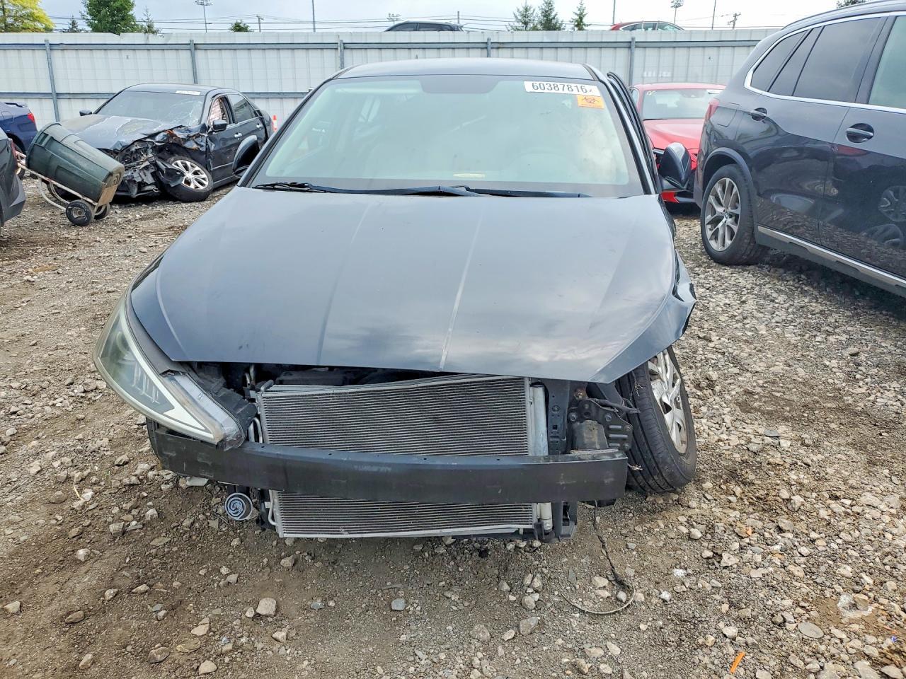 2019 Hyundai Elantra Se - Фото 5