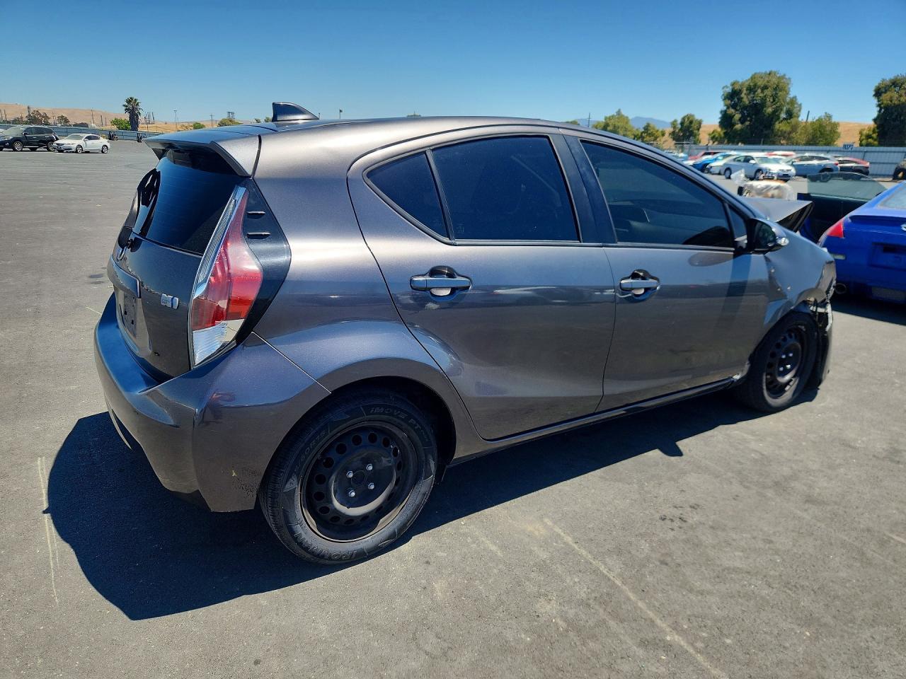 2016 Toyota Prius C Two - Фото 3