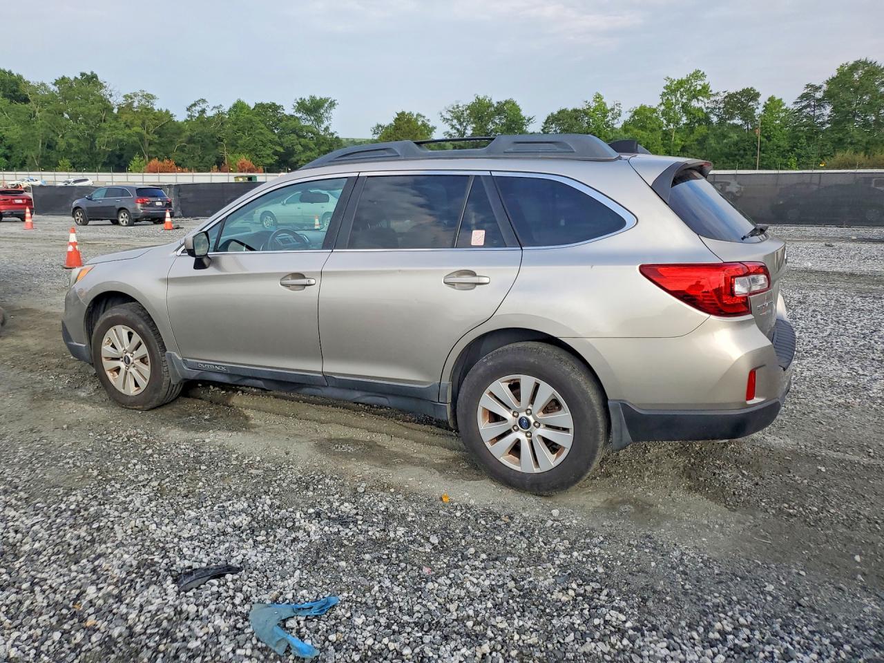 2016 Subaru Outback 2.5I Premium - Image 2