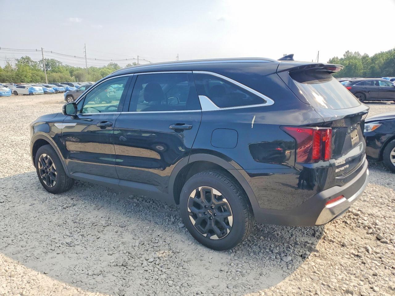 2025 Kia Sorento S - Image 2