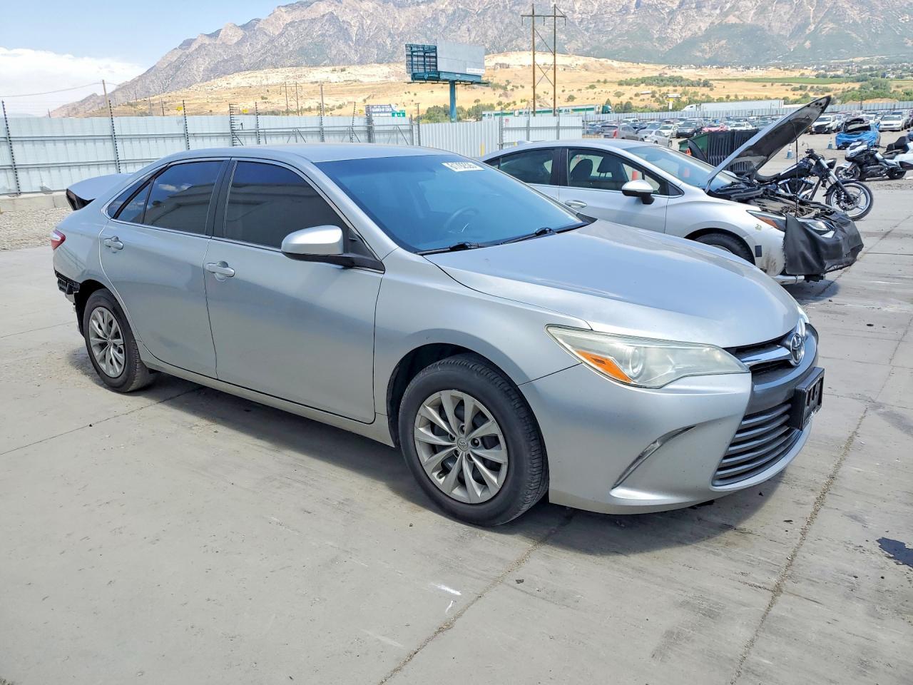 2017 Toyota Camry Le - Image 4