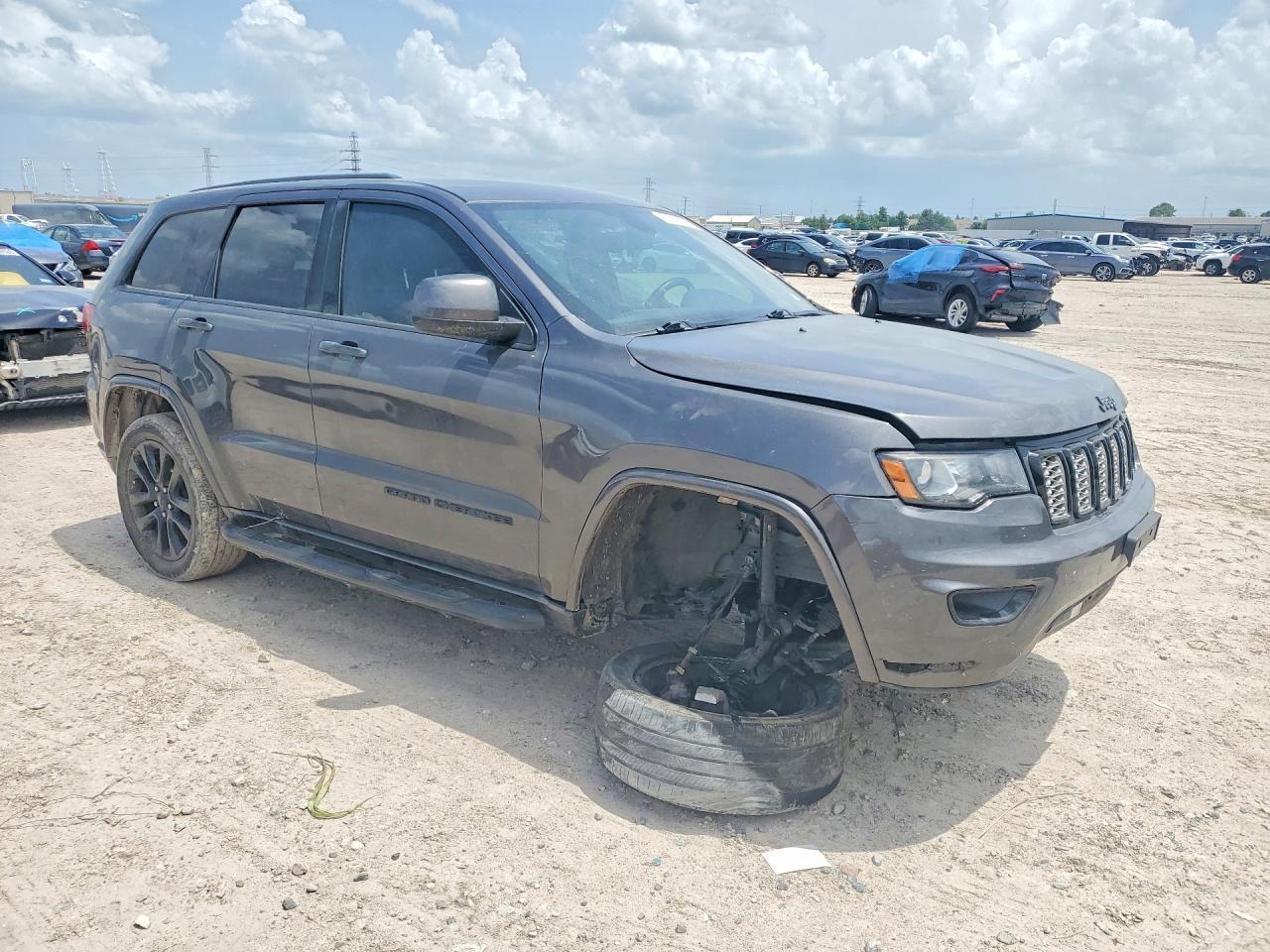 2018 Jeep Grand Cherokee Laredo - Image 4
