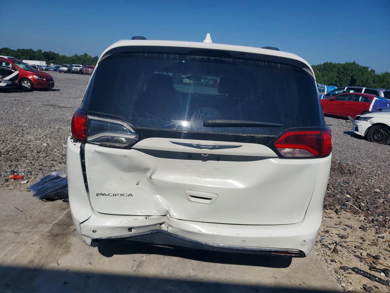 2018 Chrysler Pacifica Touring L - Фото 6