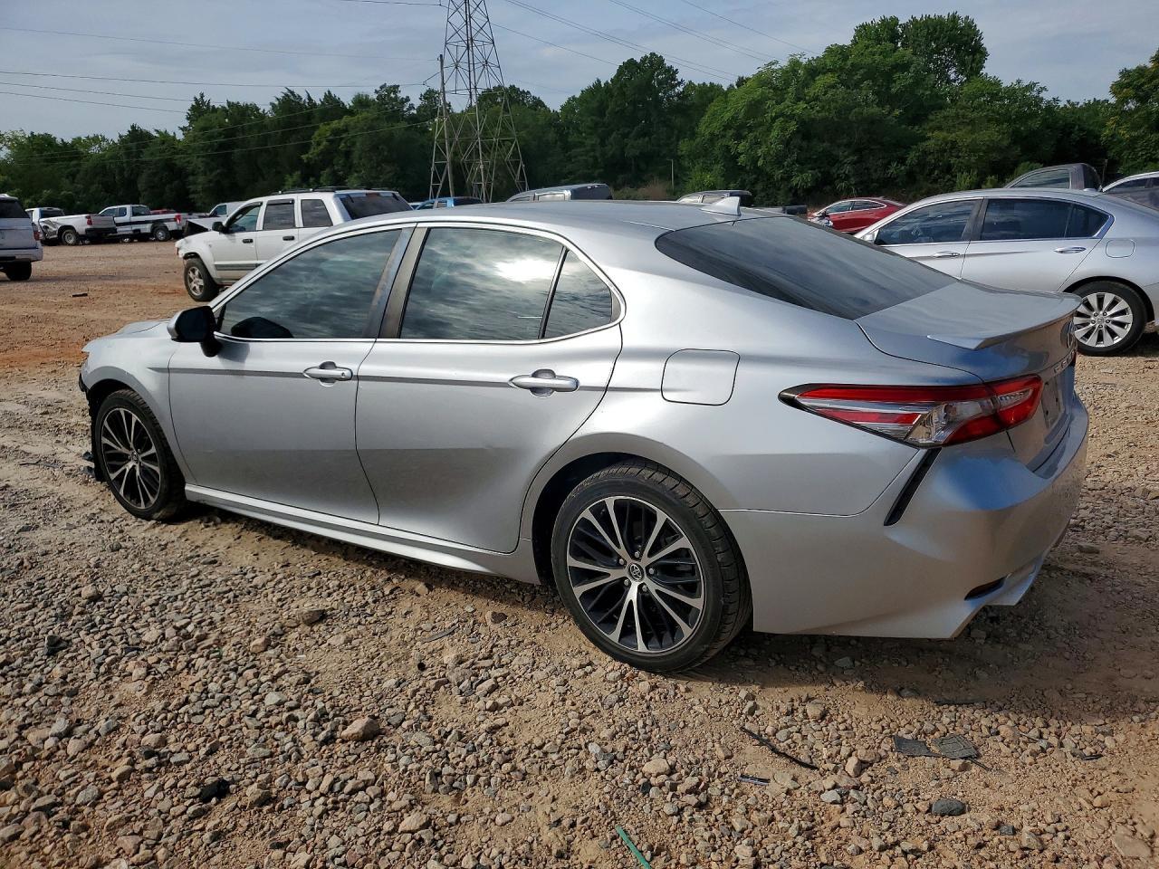2019 Toyota Camry Se - Фото 2