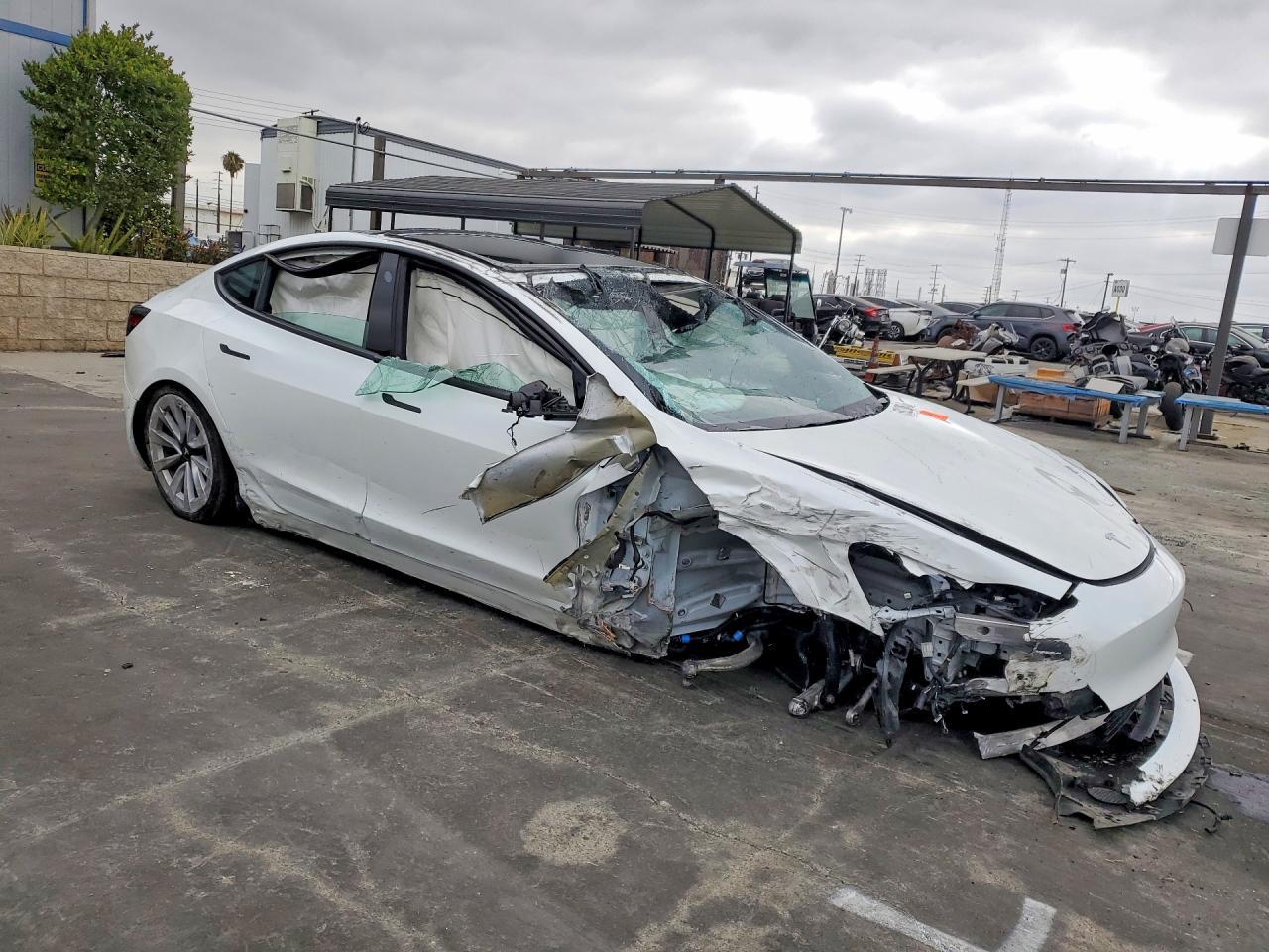 2023 Tesla Model 3 - Фото 4