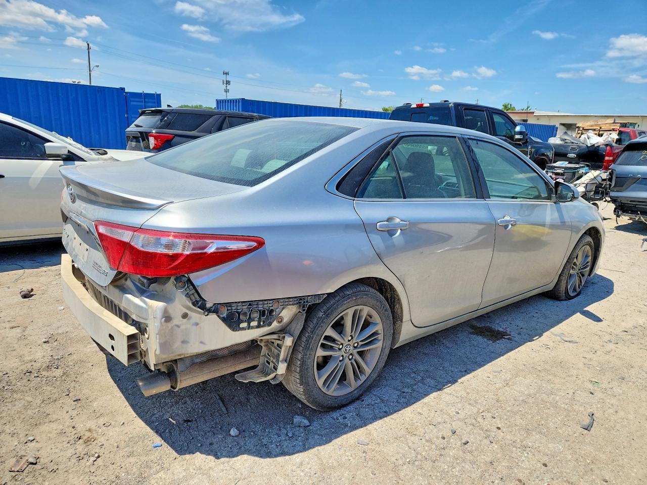 2016 Toyota Camry Se - Image 3