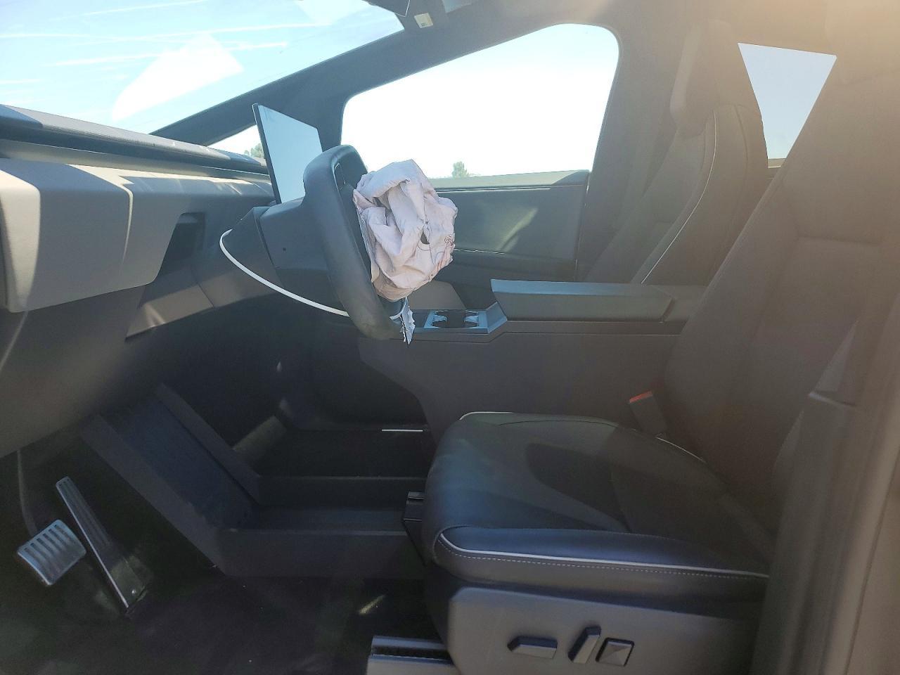 2024 Tesla Cybertruck - Фото 7