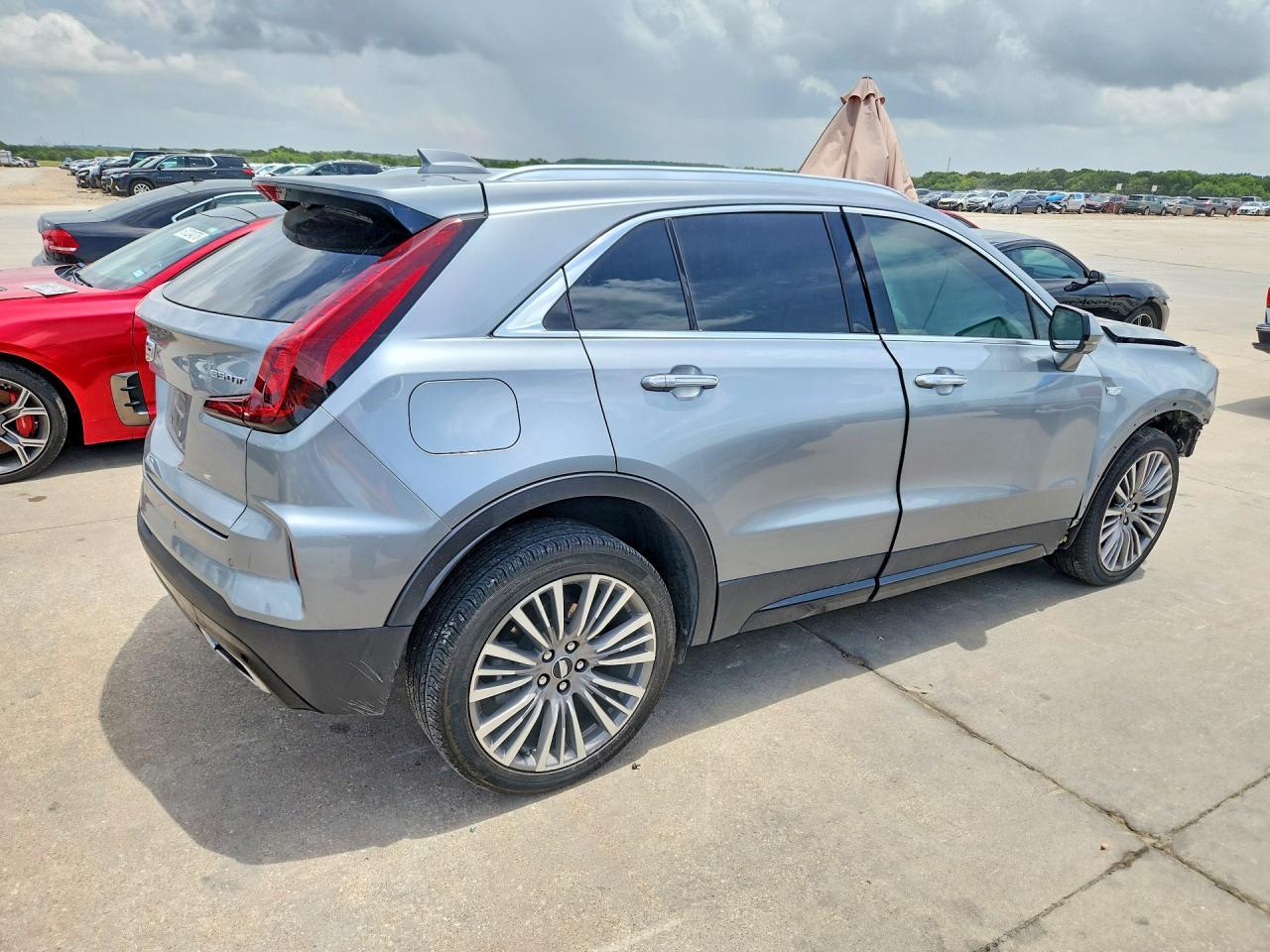 2025 Cadillac Xt4 Premium Luxury - Image 3