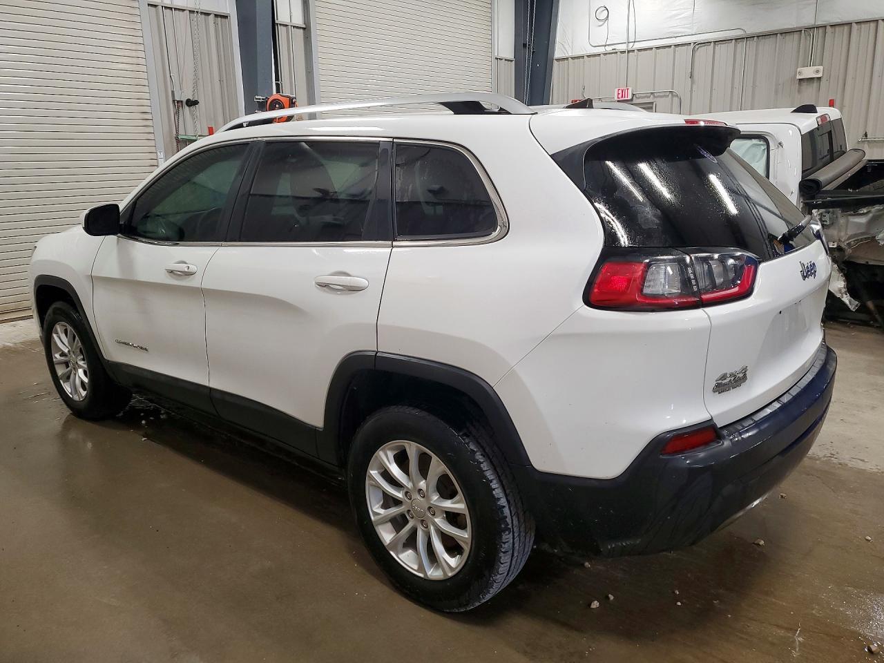 2019 Jeep Cherokee Latitude - Image 2