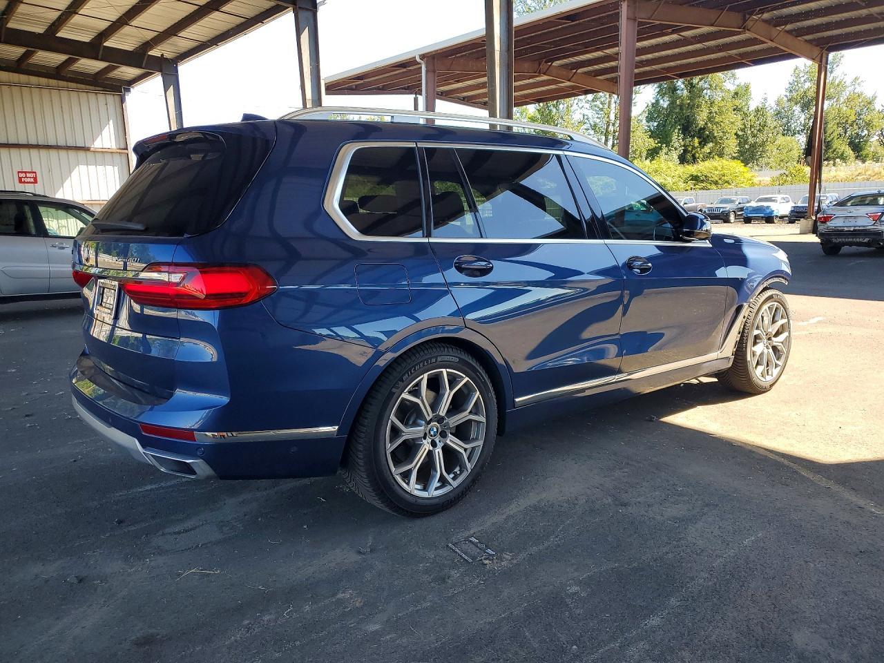 2020 BMW X7 xDrive40I - Фото 3