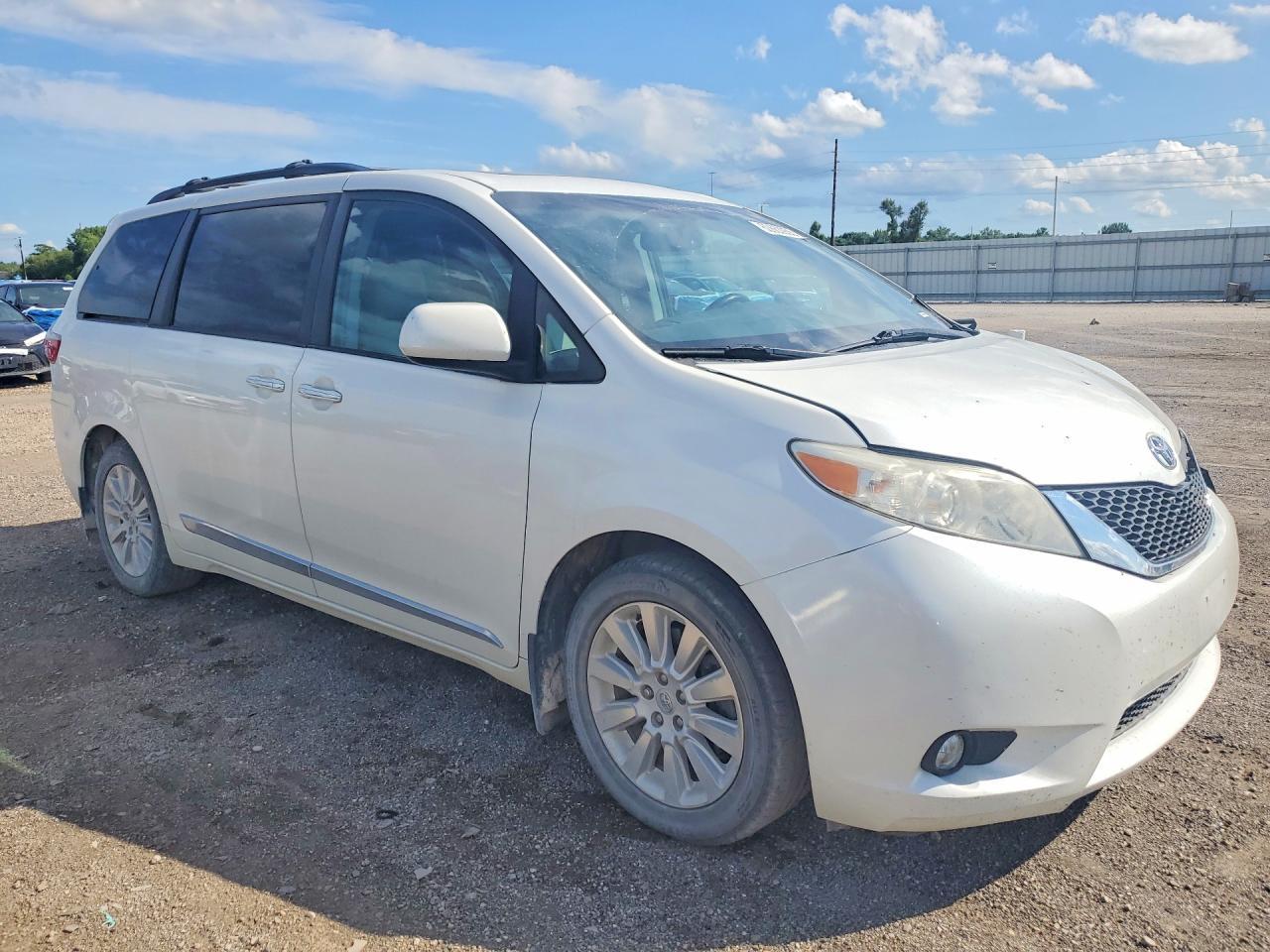2015 Toyota Sienna Xle Premium 7-Passenger - Фото 4