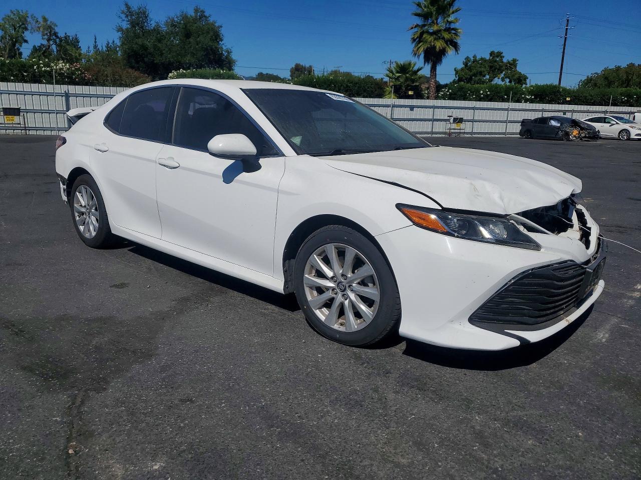 2019 Toyota Camry Le - Фото 4