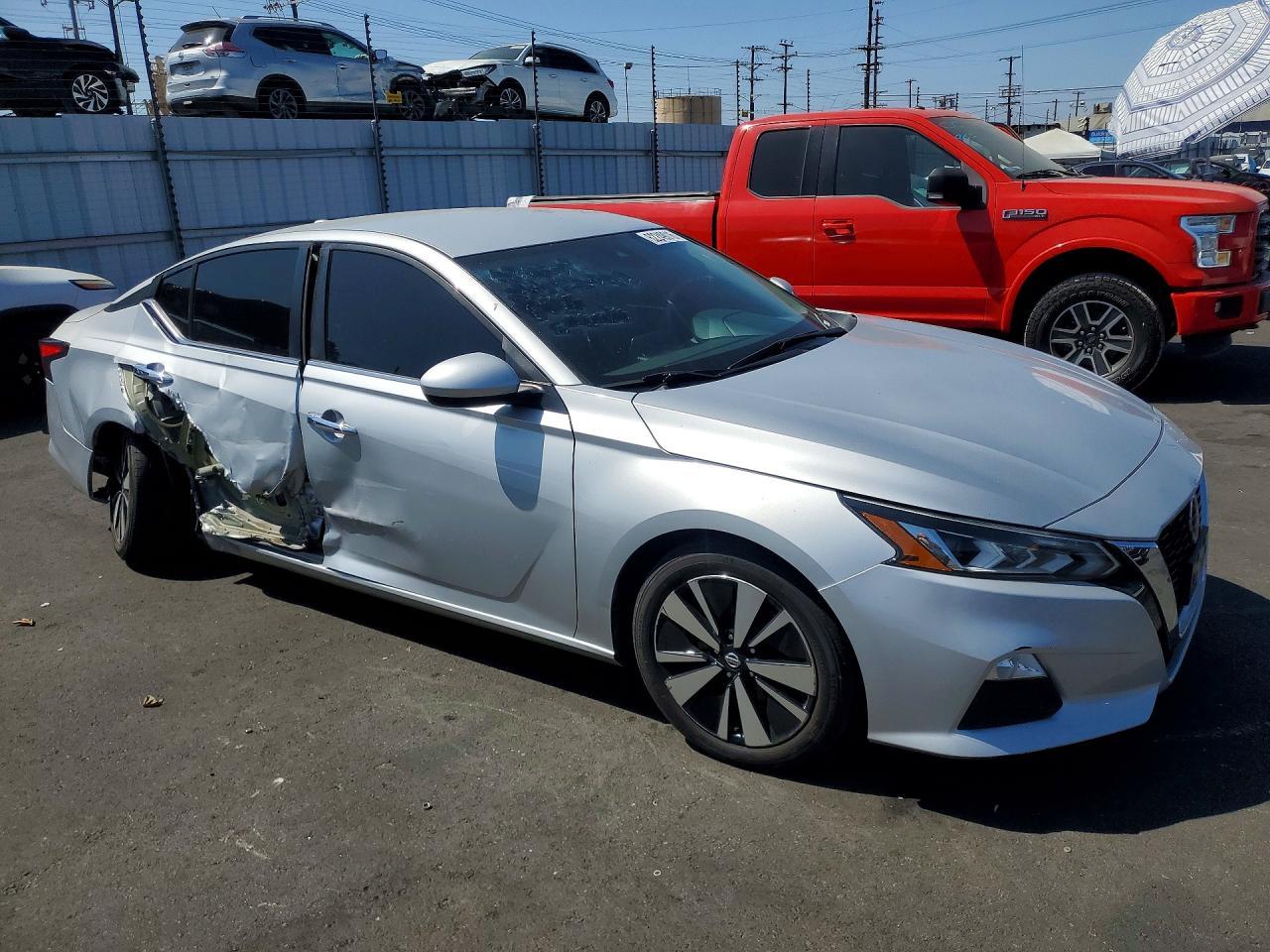 2025 Nissan Altima Sv - Image 4