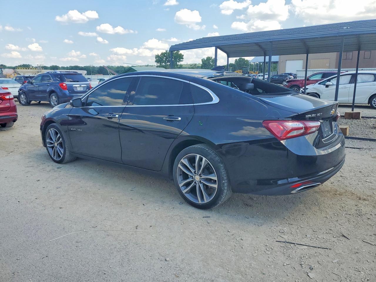 2022 Chevrolet Malibu Premier - Фото 2
