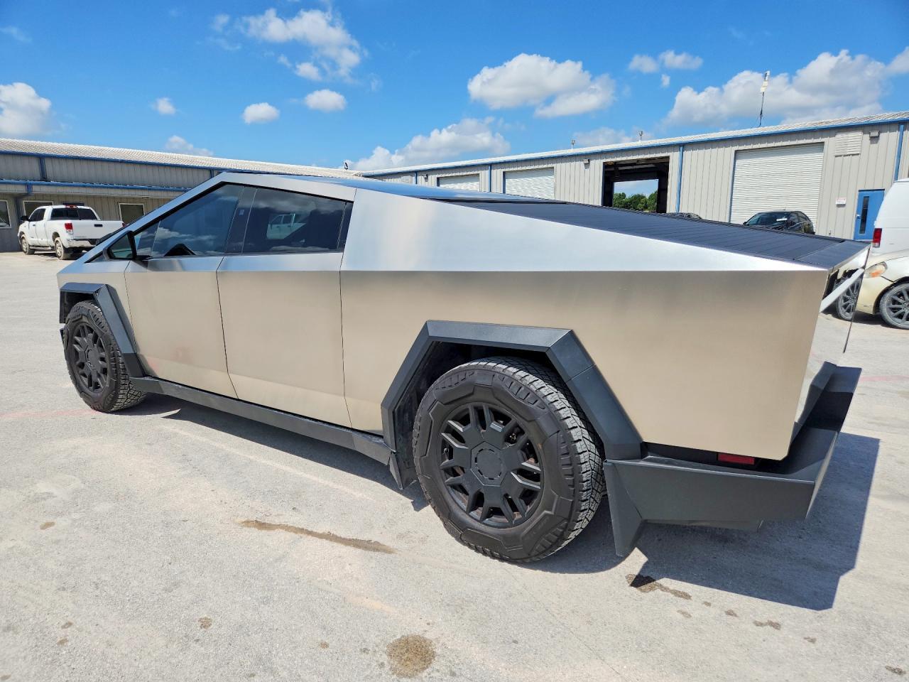 2024 Tesla Cybertruck - Фото 2