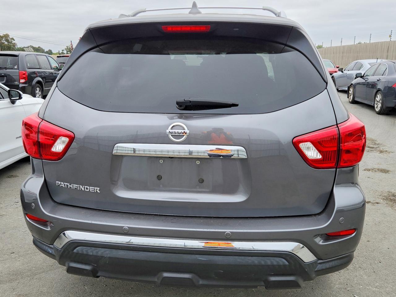 2019 Nissan Pathfinder S - Image 6