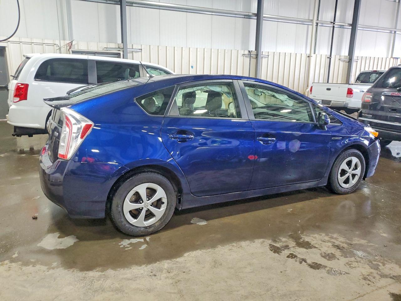 2012 Toyota Prius Two - Фото 3
