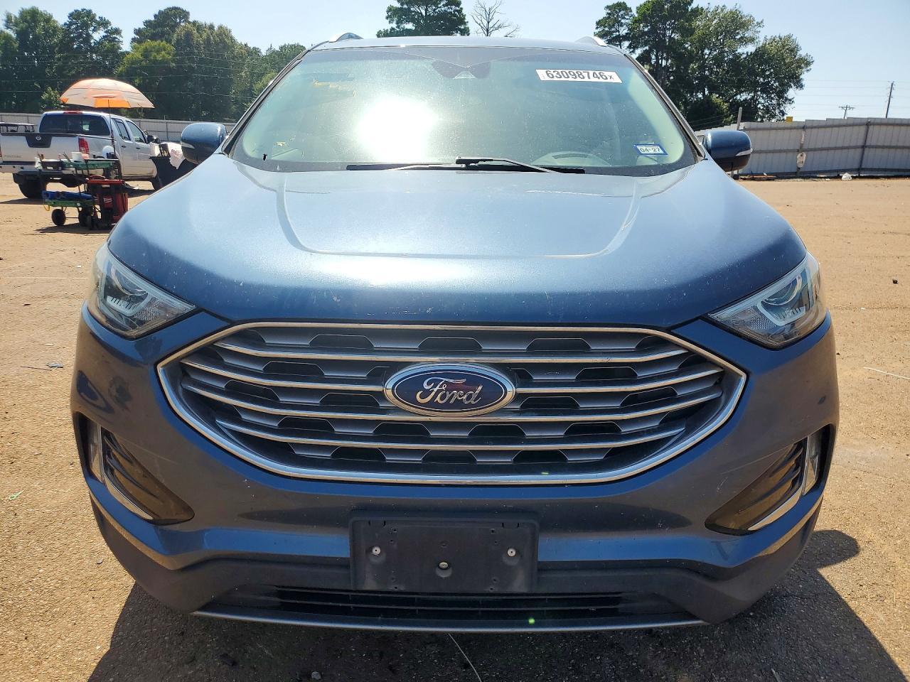 2019 Ford Edge Titanium - Image 5