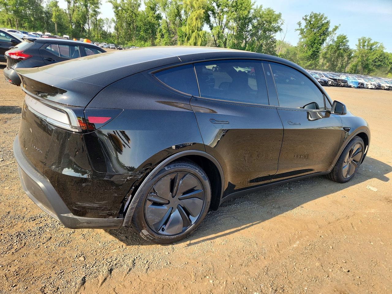 2026 Tesla Model Y - Фото 3